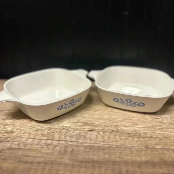 Vintage Corning Ware petite pans. Made in USA. Set of 2. Blue flowers - Picture 3 of 7